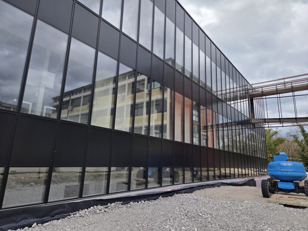 Institut Ruđer Bošković — aluminijska fasada, fotografija 5